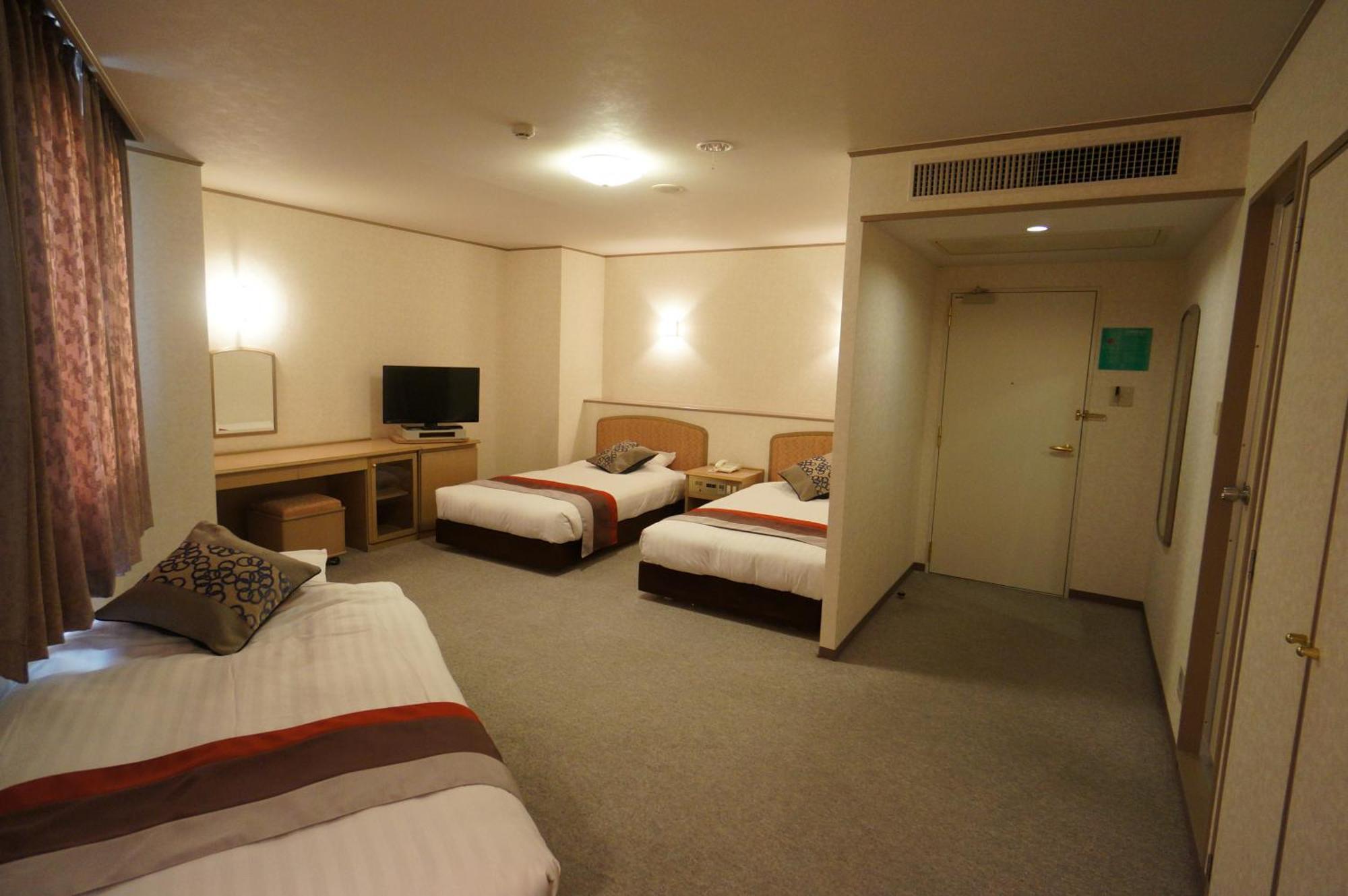 היגאשיהירושימה Hotel Areaone Hiroshima Wing מראה חיצוני תמונה